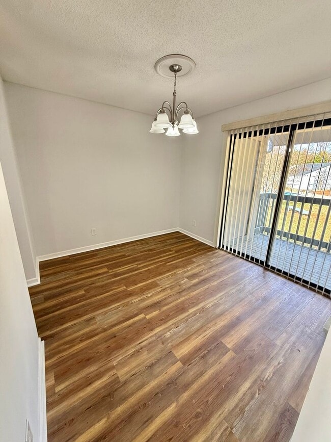 Building Photo - ONE MONTH RENT FREE Fully Renovated 2 Bed, 2 Bath Condo in South Charlotte