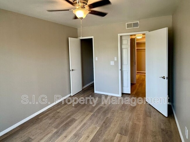Building Photo - 4500 Laurel Canyon Blvd