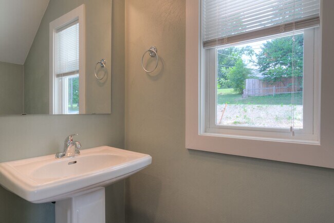 Building Photo - Private Bedroom in a Shared Two-Bedroom In Uptown Village