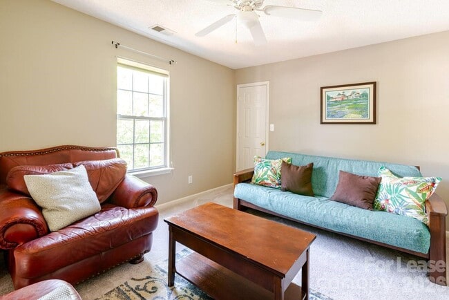 Building Photo - 8263 Southgate Commons Dr