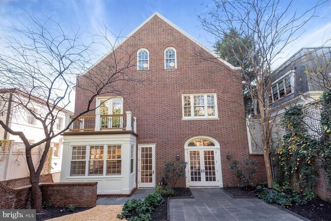 Building Photo - 2425 California St NW