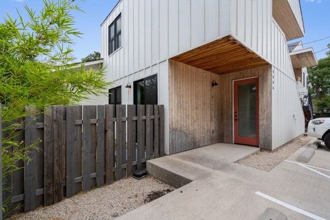 Building Photo - 4006 Avenue C