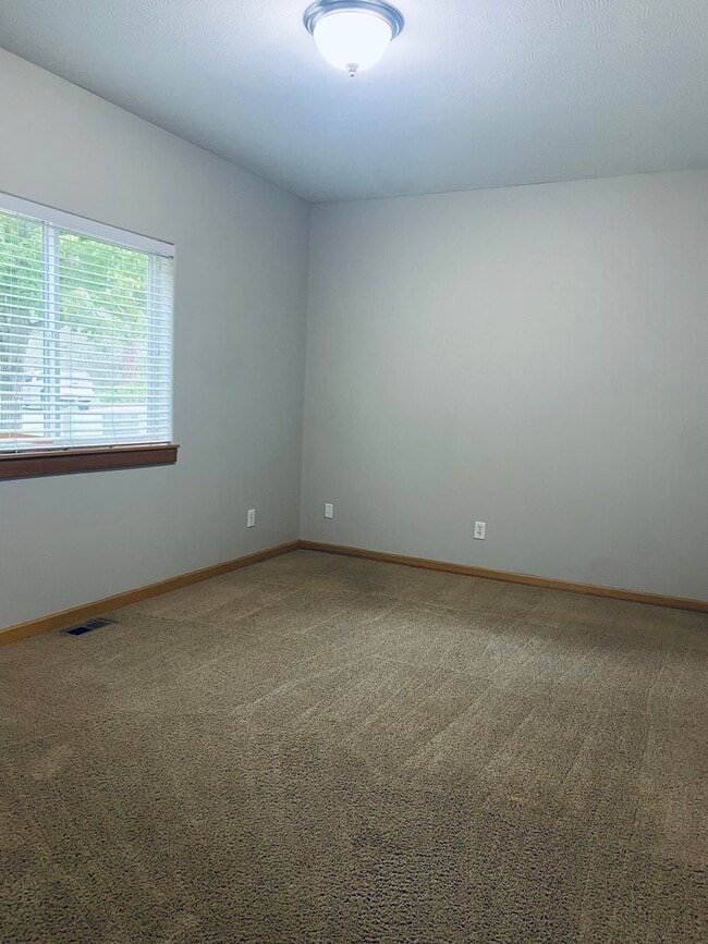 Building Photo - 512