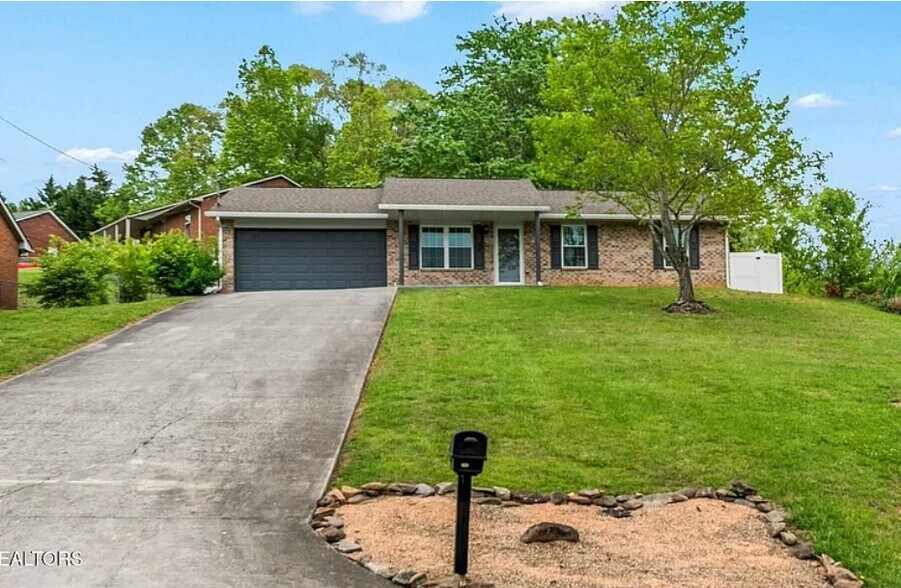 Primary Photo - 4918 Stewart Ridge Rd