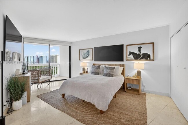 Building Photo - 1000 W Island Blvd