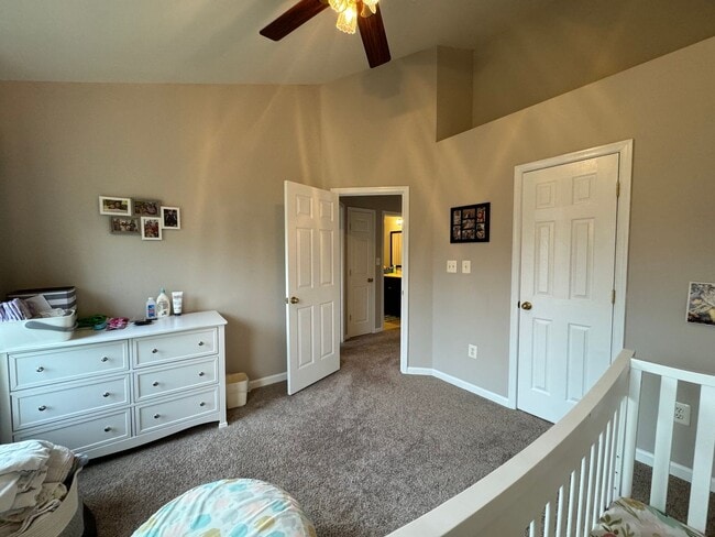 Building Photo - Stunning 3 Bed 3.5 Bath Brick Colonial End-Unit Townhome In Vibrant Kingstowne Community