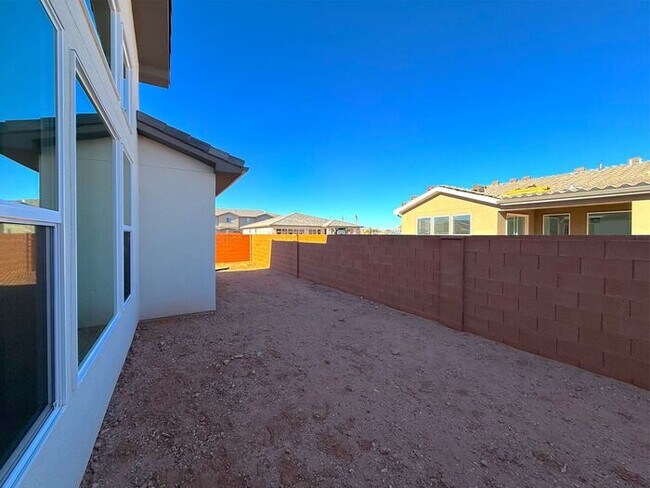 Building Photo - New 3 bed, 2.5 bath with 2 car garage home