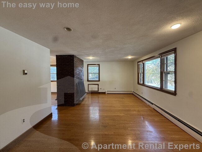 Building Photo - 24 Saville St