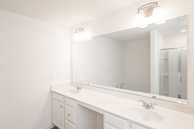 Building Photo - Beautifully designed 3-bedroom, 2.5-bath e...