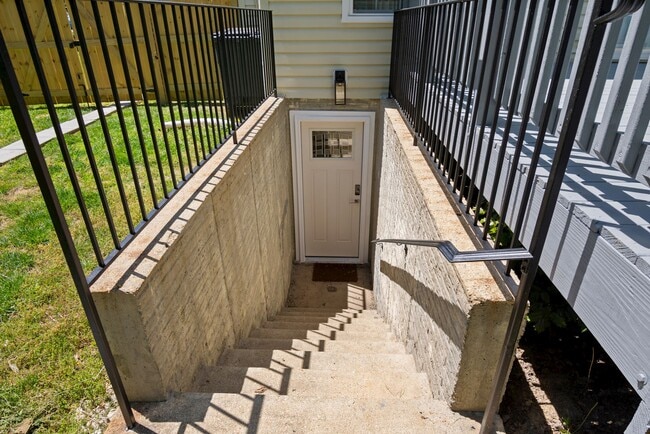 Building Photo - 9120 Banleigh Ln