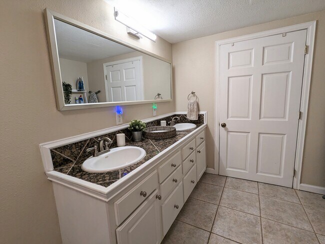 Full Bathroom 2 - Double Vanity - 754 Albion St