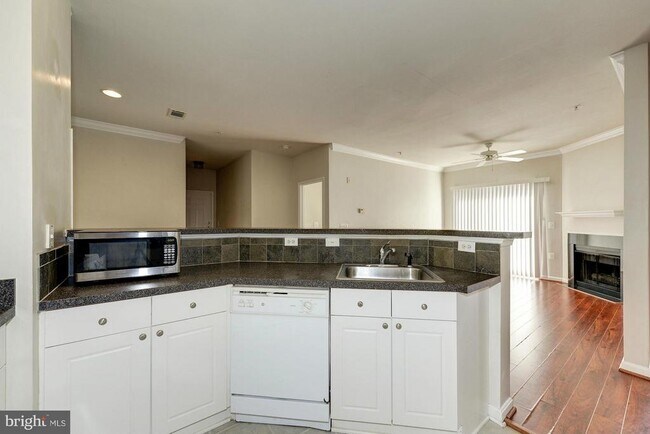 Building Photo - 11371 Aristotle Dr