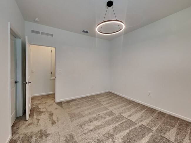 Building Photo - 3115 Country Side Dr