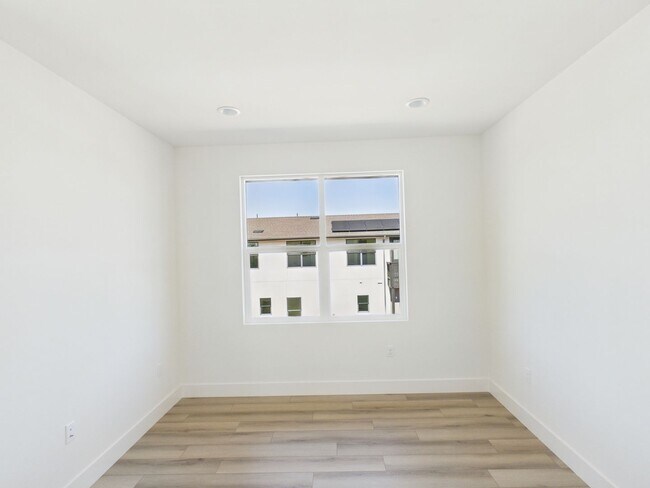 Building Photo - 711 Passion Ct