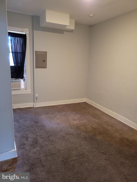 Building Photo - 2449 Barclay St