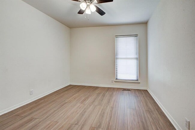 Building Photo - 1030 Walsh Ln
