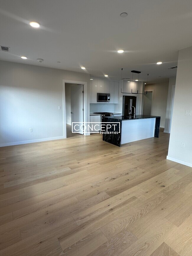 Building Photo - 194 Sumner St