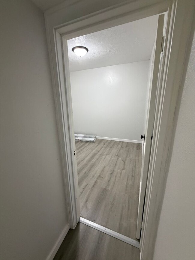 Building Photo - New Property!!