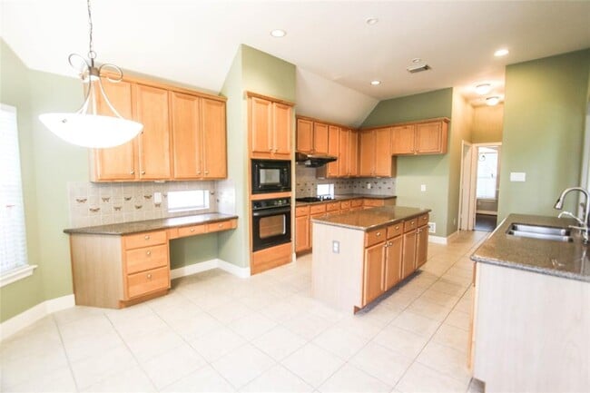 Building Photo - 6006 Briar Hill Ct
