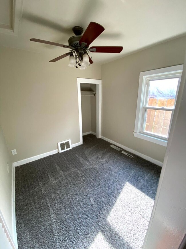 Building Photo - 2 Bedroom 1 Bath Home