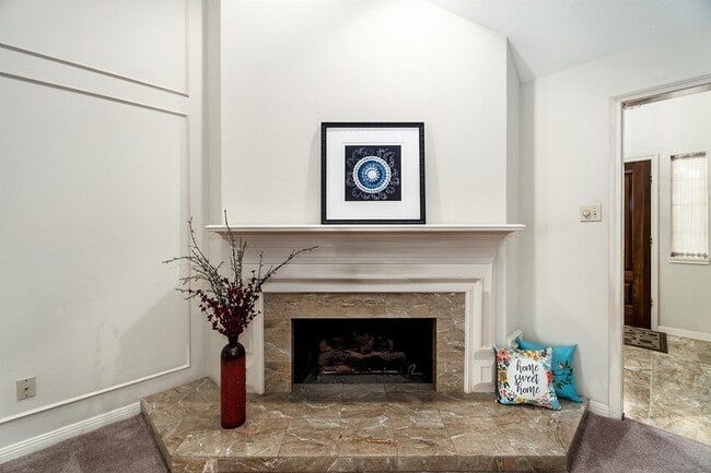 Building Photo - 15406 Greenleaf Ln