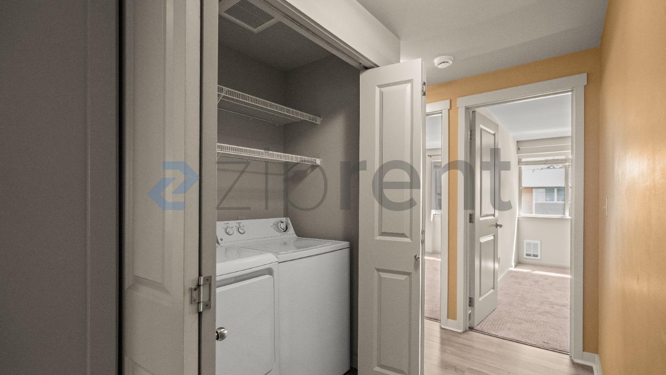 Building Photo - Unit A302
