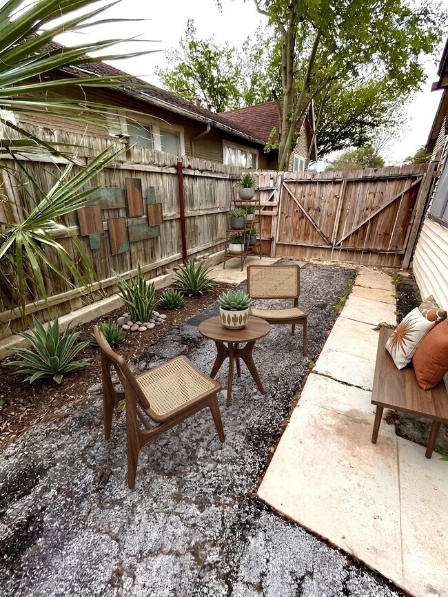 Building Photo - 307 Furr Dr