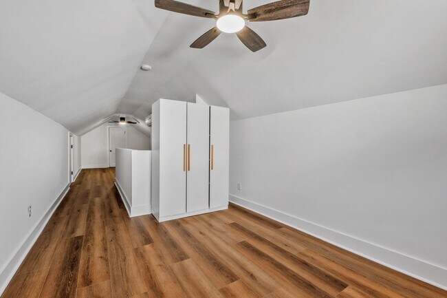 Building Photo - 223 Cumberland Dr