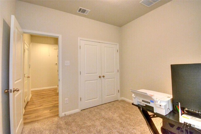 Building Photo - 257 Fossil Dr