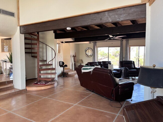 Building Photo - Catalina Foothills- 3 bedroom/ 3 bathroom ...