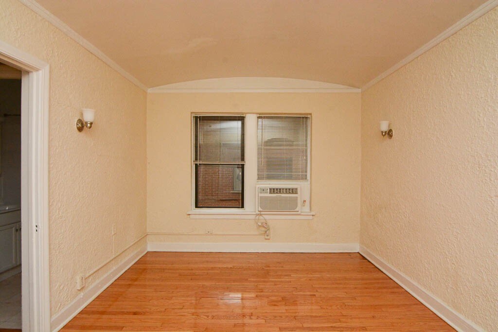 Building Photo - 562 W Arlington Pl