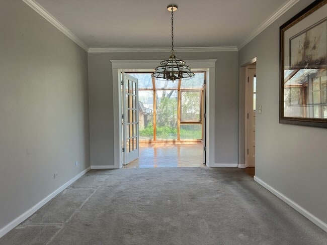 Building Photo - 1920 E Peachtree Dr