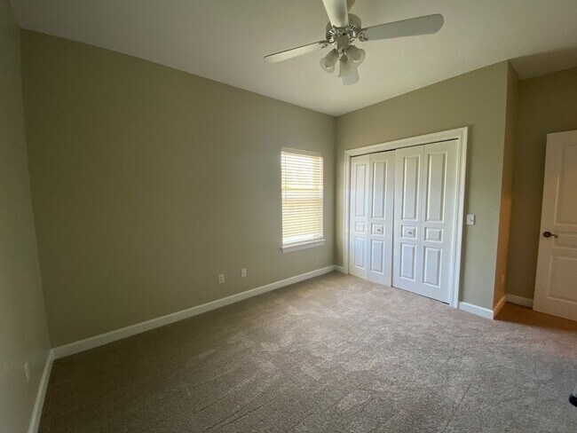 Building Photo - Spacious 3Bed/2Ba Brick Home in Established Neighborhood w/Easy Access to Everything! *SPECIAL: 1...