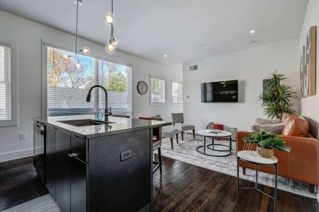 Building Photo - 940 Piedmont Ave NE