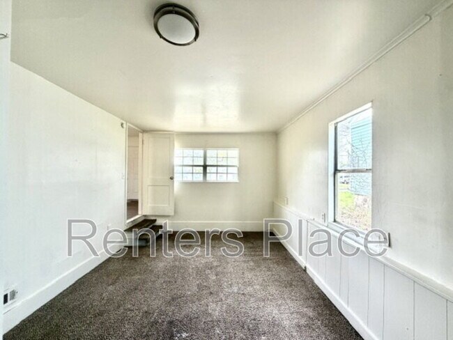 Building Photo - 229 East 28th St N