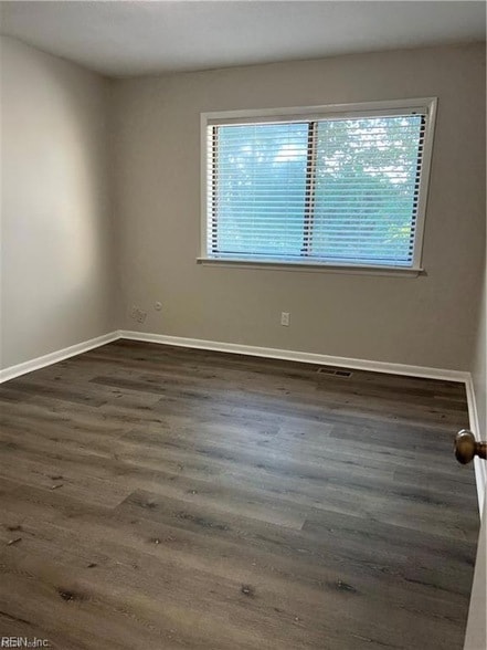 Building Photo - 5025 Eaton Ct