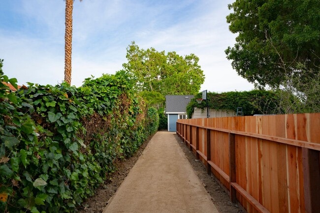 Building Photo - Detached ADU with Separate Driveway