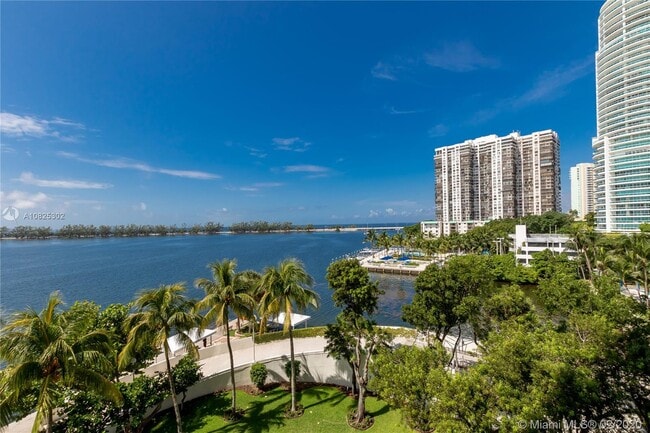 Building Photo - 1925 Brickell Ave