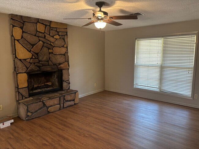 Building Photo - 24 Driftwood Cir