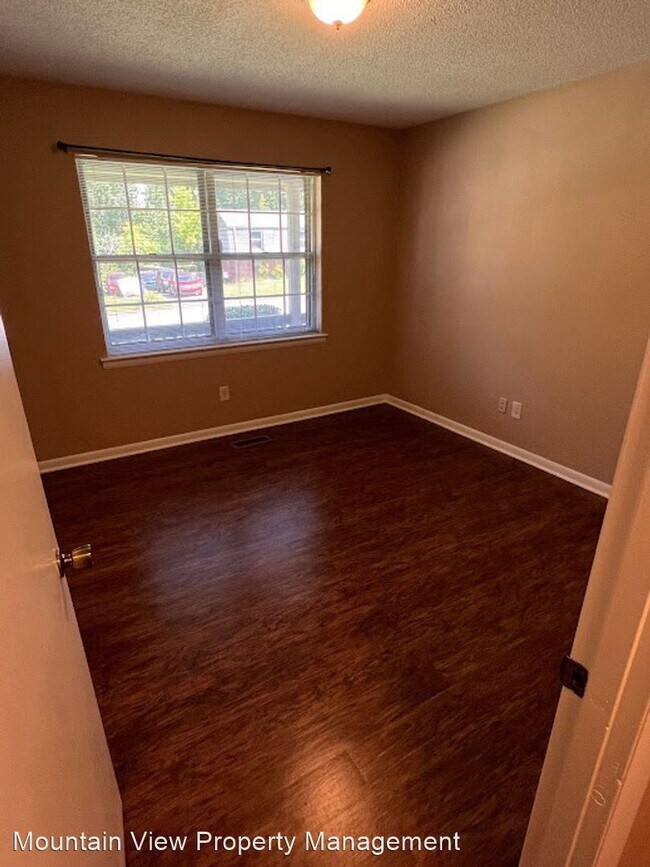 Building Photo - 3 br, 2 bath House - 8635 Surry Cir