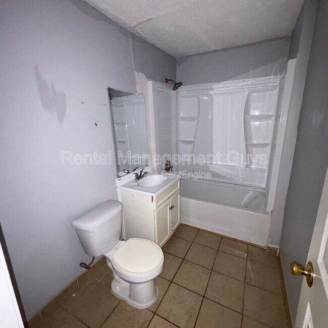 Building Photo - 2314 N Sheridan Ave