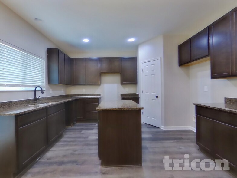 Building Photo - 10 Moonrise Crossing