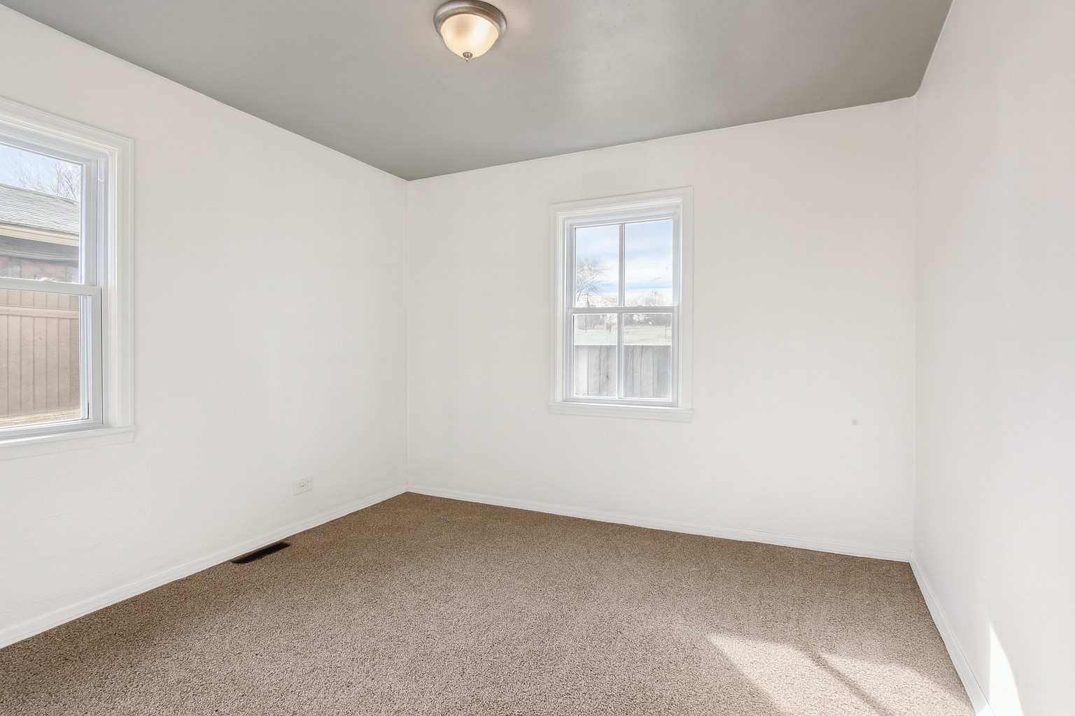 Building Photo - 2625 Newport St