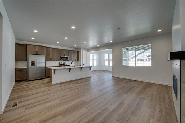 Building Photo - Stylish New Star Home with Resort-Style Perks