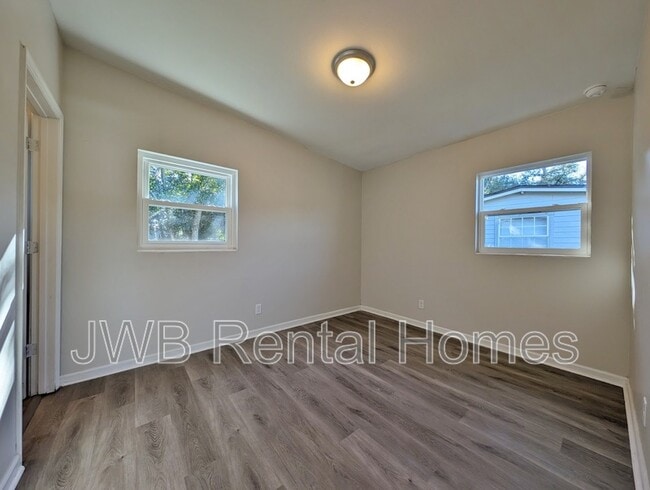 Building Photo - 2462 Quail Ave