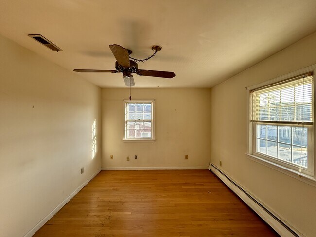 Building Photo - 845 Kennedy Ave