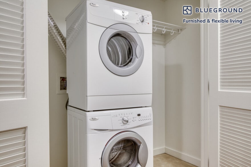 Building Photo - 10301 NE 10th St