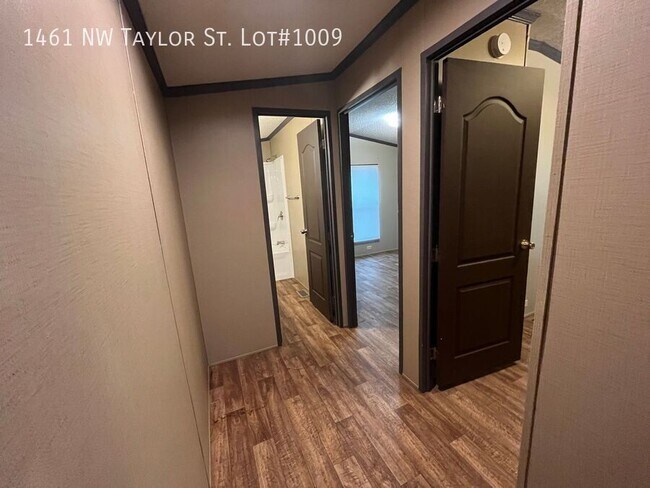 Building Photo - 1461 NW Taylor St