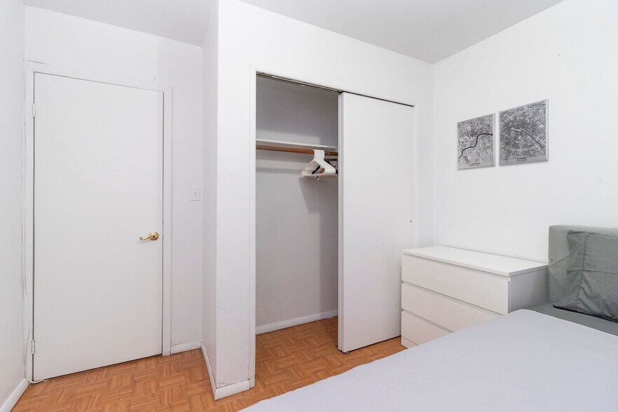 Building Photo - 155 E 92nd St