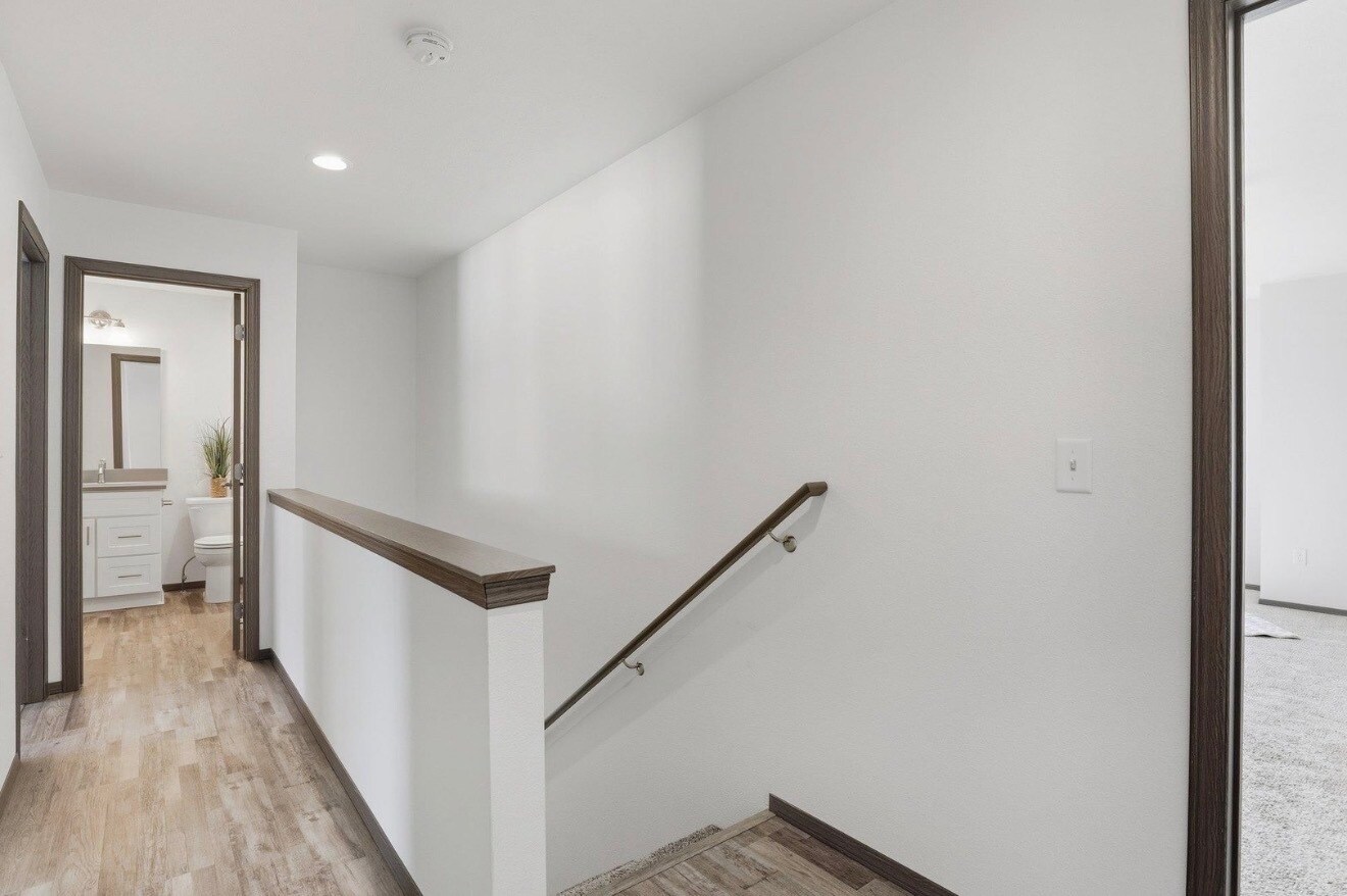 Building Photo - 7 E Chatham Ave